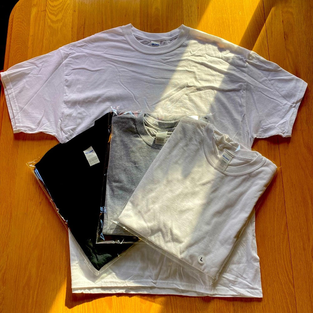 New Gildan 100% Heavy Cotten Men’s Tee Shirts